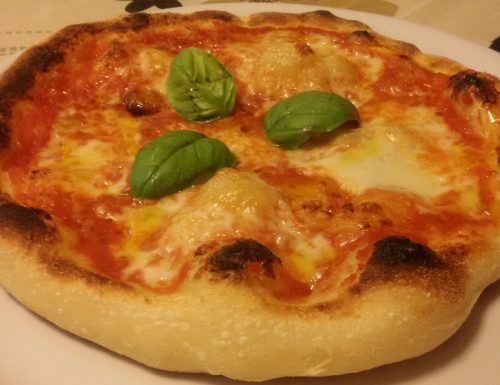 Pizza con semola – 24 ore lievitazione in frigo (macchina pane/fornetto Ferrari)